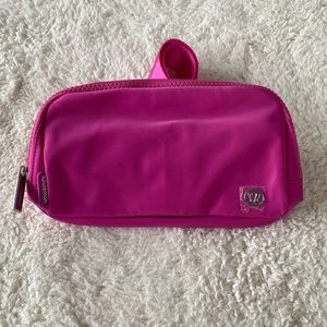 ❤️ Lululemon Everywhere Belt Bag Wordmark Sonic Pink/White NWT